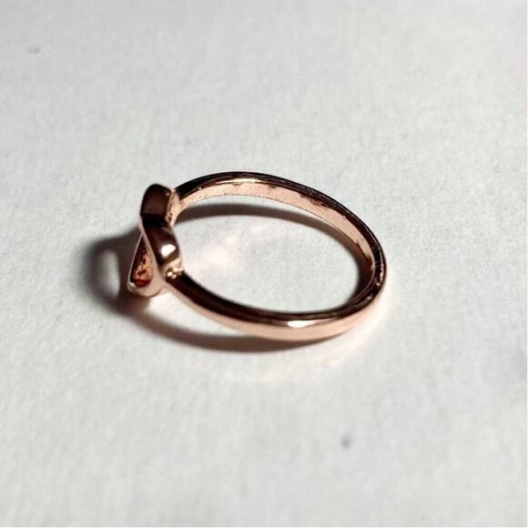 Size 8 Rose Gold Tone Hollow Heart Ring - Picture 6 of 9